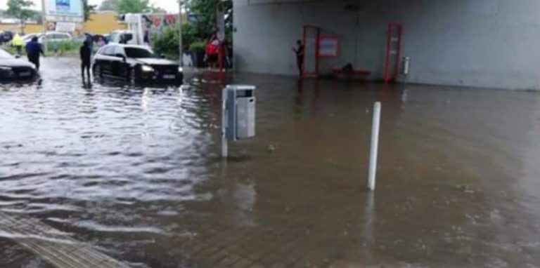 Überall in Dortmund hat der Regen Straßen überflutet.