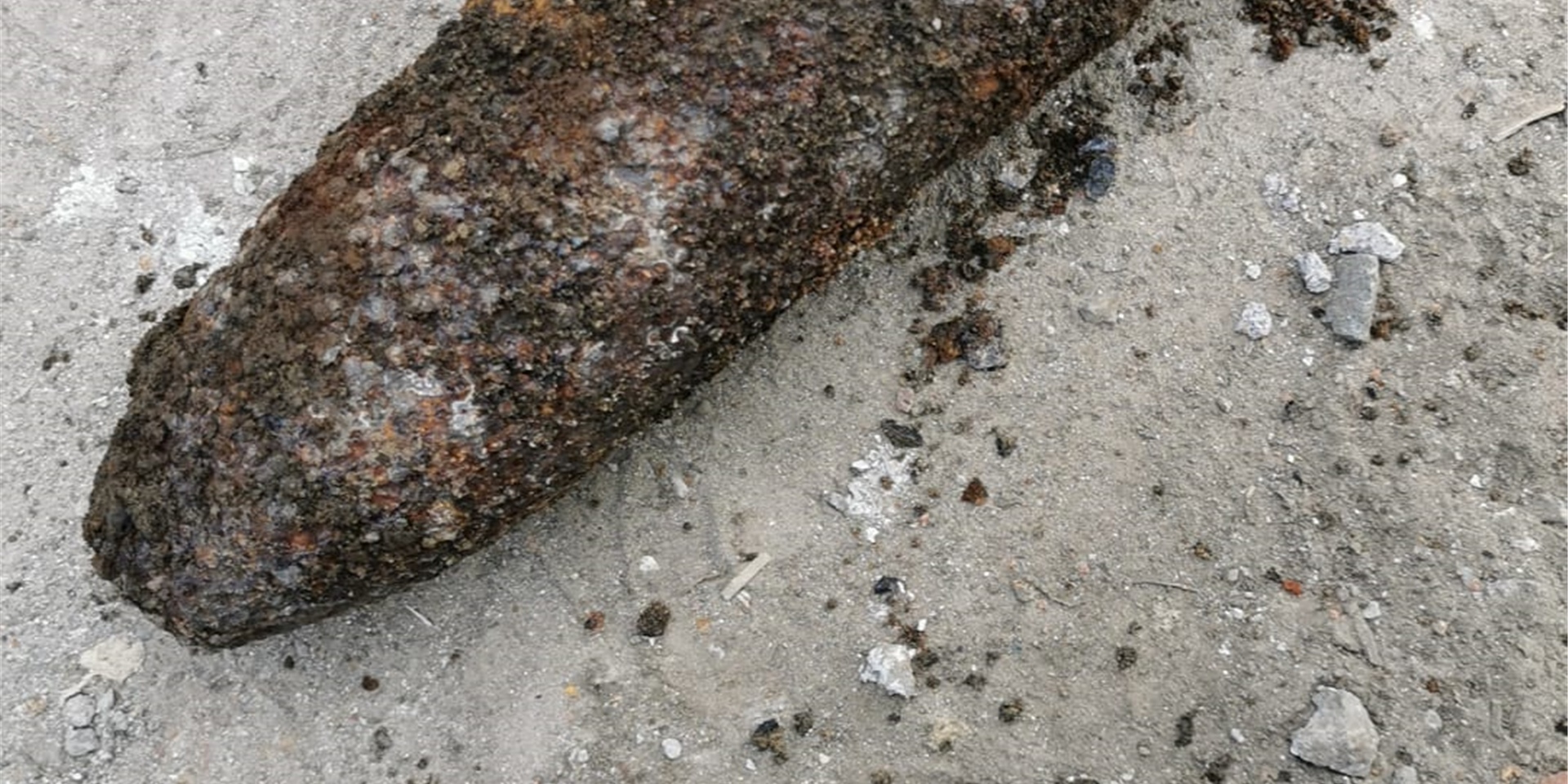 Mit dem Meißel seines Bohrhammers ist Matthias Wittland bei der Renovierung seines Hauses auf eine Granate gestoßen.