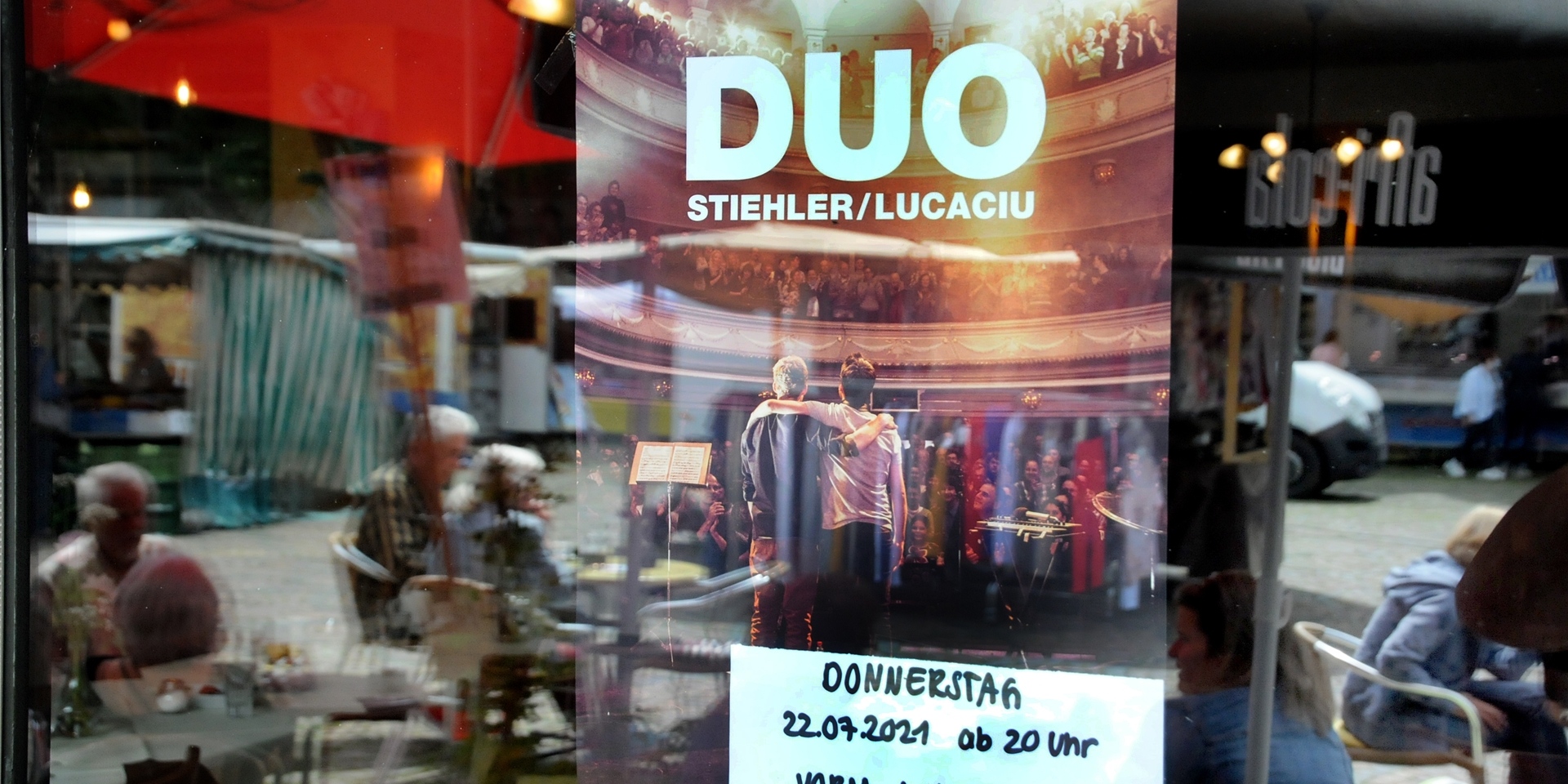 Auf seiner Wohnwagentour kommt das Duo Stiehler/Lucaciu am Donnerstag (22.7.) ab 20 Uhr für ein Konzert vor die TapasBar Lo´Canta am Markt.