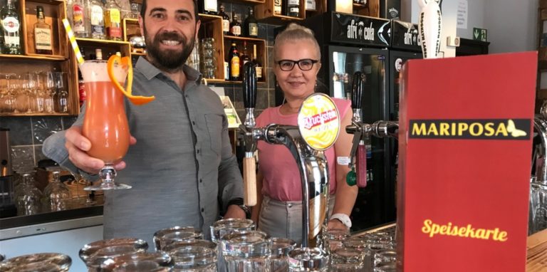 Cem und Stella Ok in ihrem „Mariposa“ an der Ecke Arnecke-/Wittekindstraße.