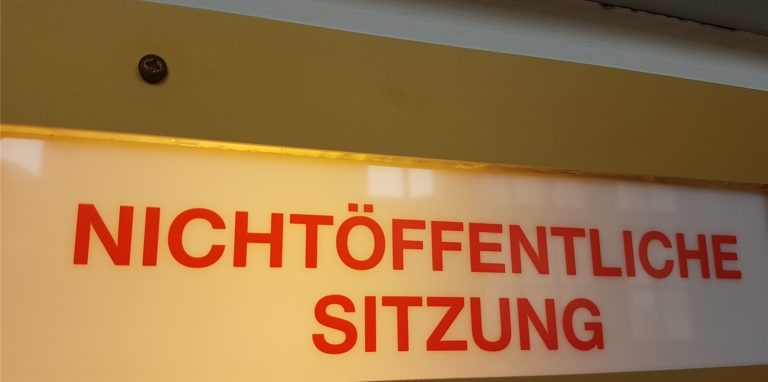 Das Urteil gegen einen mutmaßlich rechtsextremen Gefährder und Bombenbauer (15) fällt wohl frühestens im September.