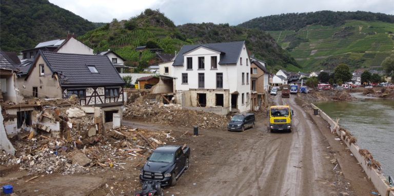 Zahlreiche Häuser sind nach der Hochwasserkatastrophe zerstört.
