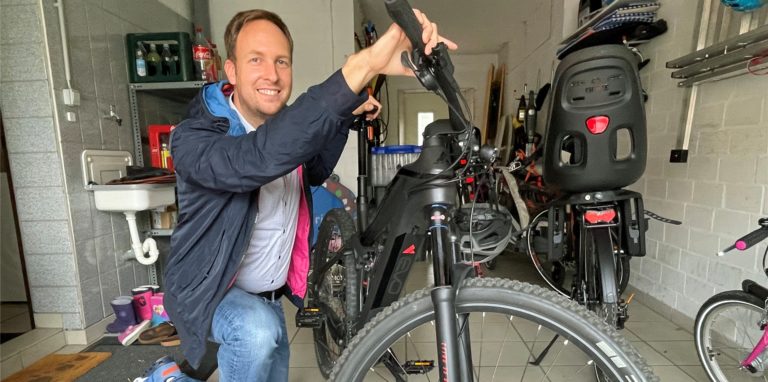 „Fährt auch ohne E-Motor-Unterstützung super“, sagt André Petzak über sein erst acht Monate altes Mountain-Bike.