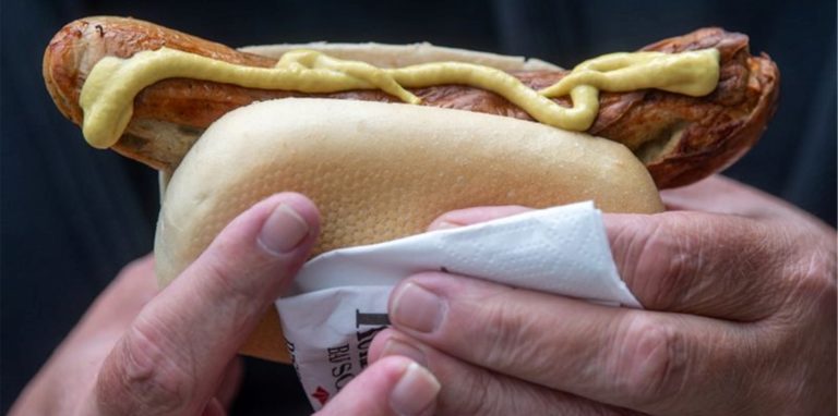 Falls es im südthüringischen Sonneberg nach Bratwurst riecht, könnte in der Nähe ein Impfzentrum sein. Foto: Hendrik Schmidt/dpa-Zentralbild/dpa