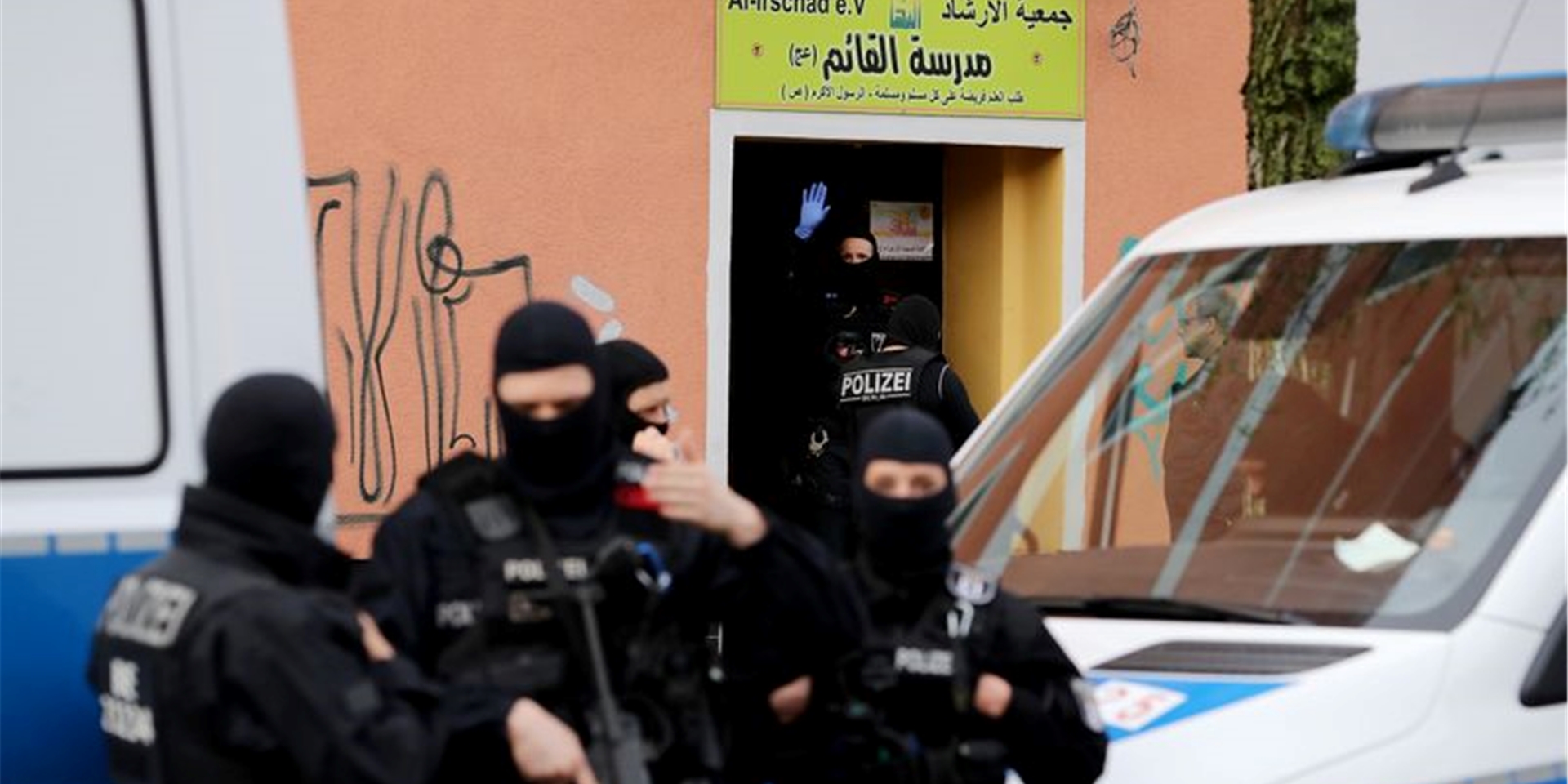 Polizeieinsatz in einer Moschee in Berlin (Archivbild). Foto: Christoph Soeder/dpa