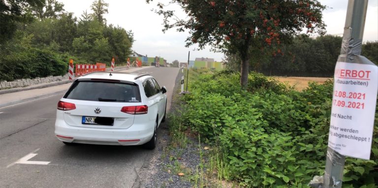 Als ein mutmaßlicher Flughafenparker sein Auto dort abgestellt, gab es an der Kurzen Straße in Holzwickede noch keine Baustelle und kein Halteverbot. Sein Fahrzeug ist dem Ordnungsamt aber bereits aufgefallen.