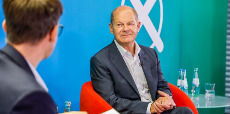 Olaf Scholz, SPD-Kanzlerkandidat und Bundesminister der Finanzen, im Live-Talk mit Jens Ostrowski.