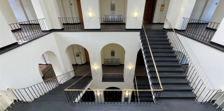Im Missbrauchsprozess vor dem Landgericht in Dortmund hat die Staatsanwaltschaft eine lange Haftstrafe für den Angeklagten gefordert.