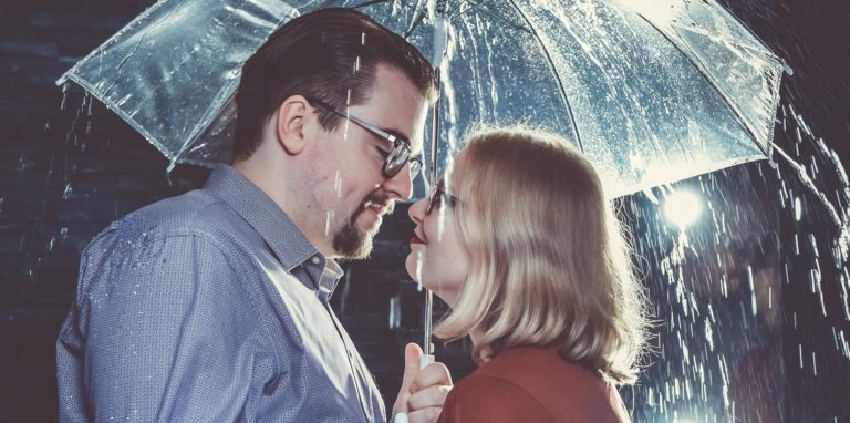 Für Nils Gerhold und Isabell Steinert könnte der Hochzeits-Traum zumindest teilweise ins Wasser fallen.