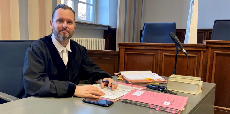 Staatsanwalt Jörg Schulte-Göbel hat Anklage wegen Brandstiftung erhoben.
