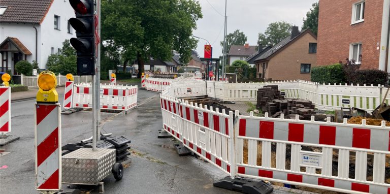 Die Arbeiten auf der Baustelle Kreuzstraße dauern länger als ursprünglich von der Stadt angekündigt.