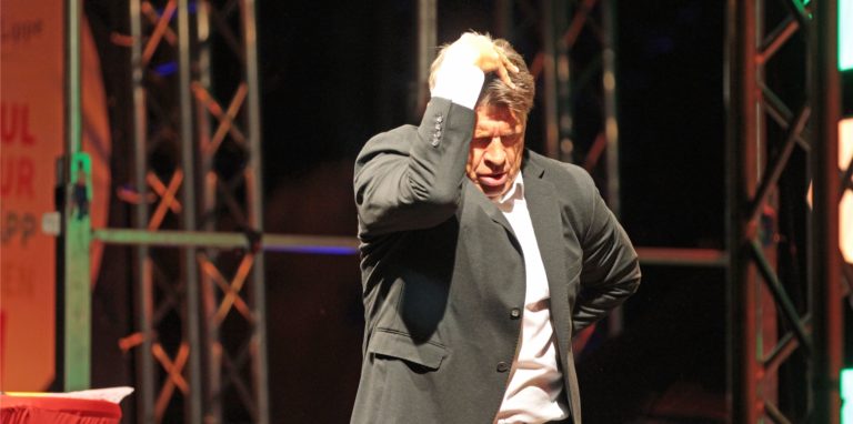 Tanz den Michael Jackson. Bruno „Günna“ Knust war am Samstagabend in der Freilichtbühne bestens in Form.