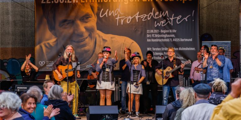 Viele Künstler traten am Sonntag (22.8.) zu Ehren von Fred Ape mit einem Programm aus Musik und Kabarett auf.
