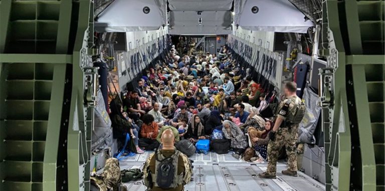 Blick in einen Bundeswehr-Airbus nach der Ankunft aus Kabul in Taschkent in Usbekistan.