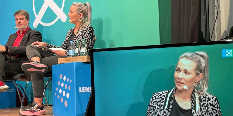 Rebekka Kämpfe aus Werne tritt für Die Linke als Direktkandidatin im Wahlkreis Unna II an. Links der Abgeordnete Michael Thews (SPD).