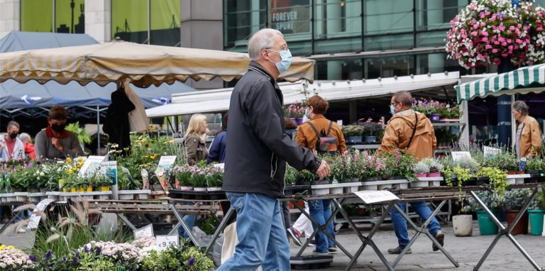 Auf dem Dortmunder Wochenmarkt auf dem Hansaplatz gilt wieder Maskenpflicht.