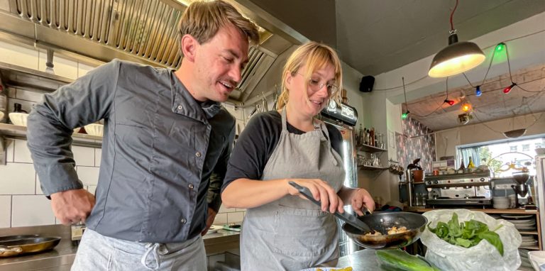 Florian Kohl und Jessica Pahl aus dem Labsal haben für uns ihr Lieblingsgericht gekocht.