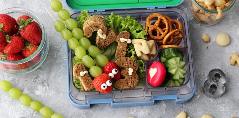 Mit einer bunten Mischung aus Leckereien in der Brotdose freuen sich Schulkinder auf die Pausen und einen Zwischensnack.