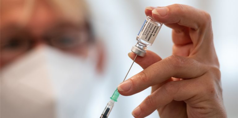Ob nun mit Johnson & Johnson, mit Biontech, Moderna oder Astrazeneca – für alle, die noch keine Corona-Infektion überstanden haben, könnte die Impfung noch wichtiger werden.