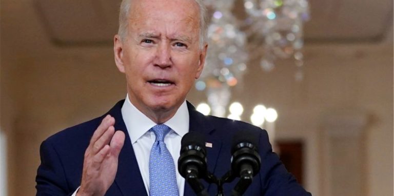 Joe Biden, Präsident der USA, spricht im State Dining Room des Weißen Hauses über den Afghanistan-Abzug.