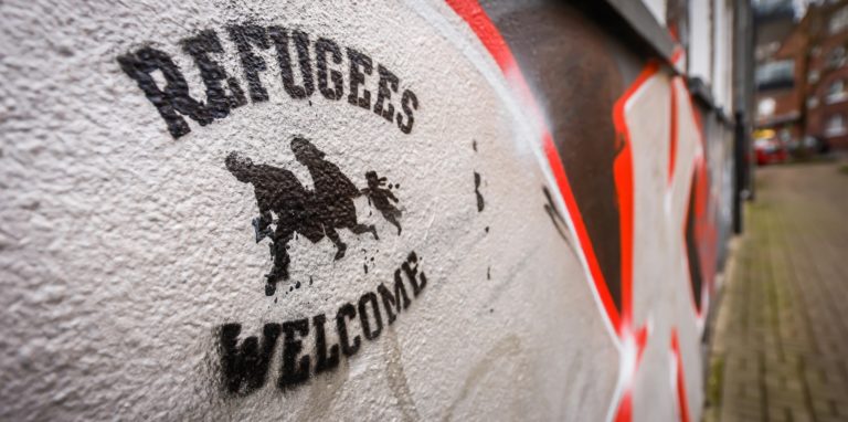 „Refugees welcome“ _ „Flüchtlinge willkommen“ steht auf einem Graffiti in der Nordstadt.