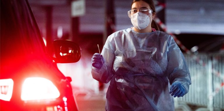 In Dortmund wurden über 100 Corona-Infektionen für Donnerstag gemeldet. Die Inzidenz sinkt trotzdem.