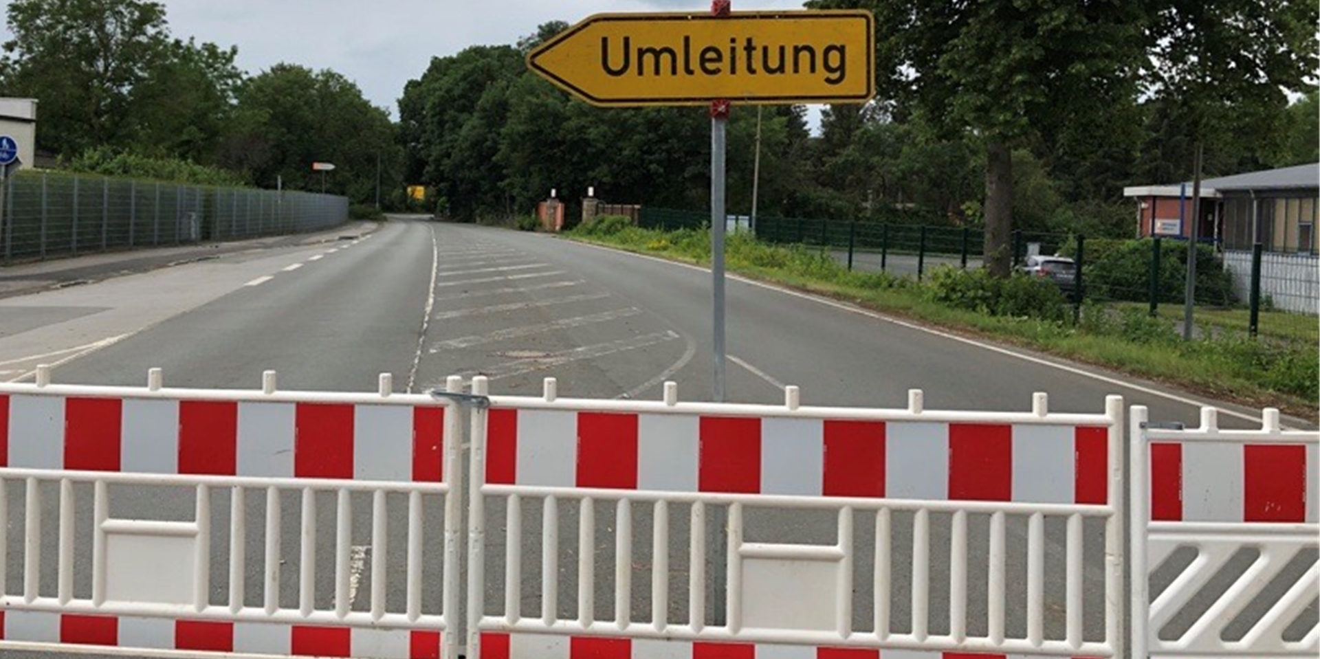 Sperrbaken stehen auf der L673 in Fröndenberg
