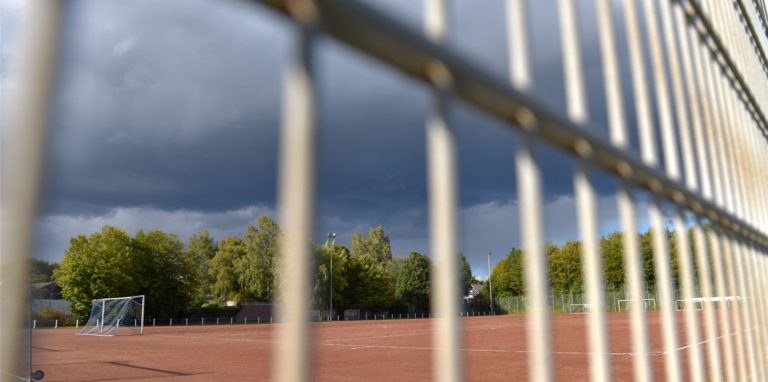 Am Sportplatz Wandhofen soll ein Neubaugebiet entstehen. Die Anwohner haben dazu Fragen. Und hätten gern Antworten.
