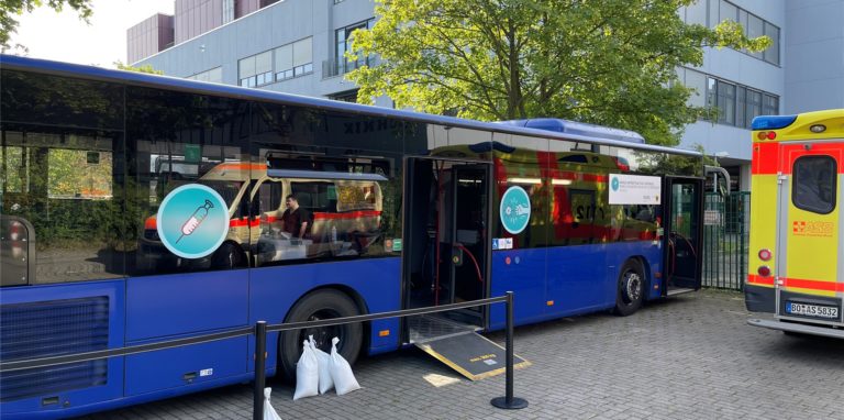 20 Stopps hat der Impfbus am Dienstag (8.9.) hinter sich. Die Stadt hat eine Zwischenbilanz mitgeteilt.