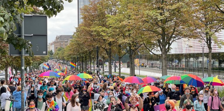 Ab 12 Uhr zieht der CSD-Zug durch die Dortmunder Innenstadt. 2000 Teilnehmer werden erwartet.