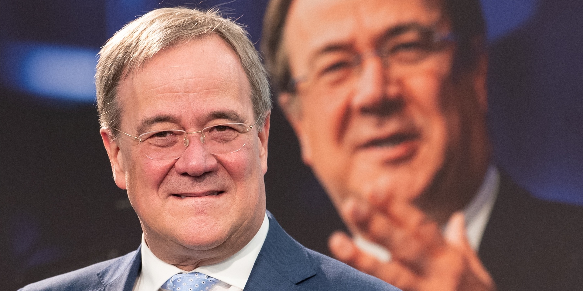 Armin Laschet, Kanzlerkandidat der Union und Vorsitzender der CDU, spricht im Festzelt eines Schützenvereins im Rahmen seiner Wahlkampftour.