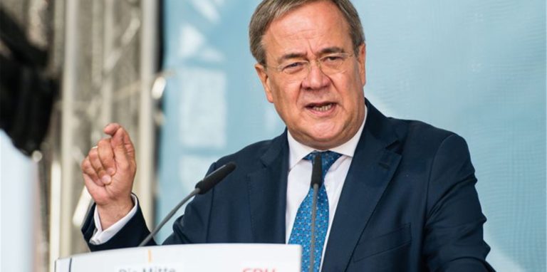 Eine Mitschuld an dem Mord in Idar-Oberstein sieht Unionskanzlerkandidat Armin Laschet ganz klar bei der AfD und den Querdenkern.