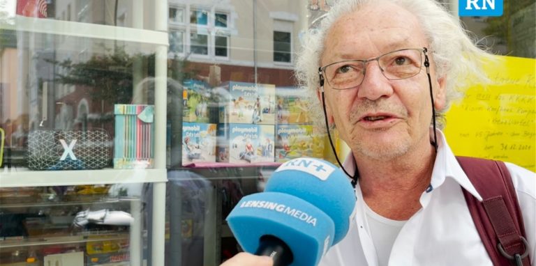 „Zigaretten kauft man nicht im Rewe, Zigaretten kauft man bei Frau Kemper“, sagt Hermann Niemann. Er ist langjähriger Kunde im Tabak- und Schreibwarengeschäft von Frau Kemper. Ohne Mechthild Kemper werde im Kreuzviertel etwas fehlen, ist er sich sicher.