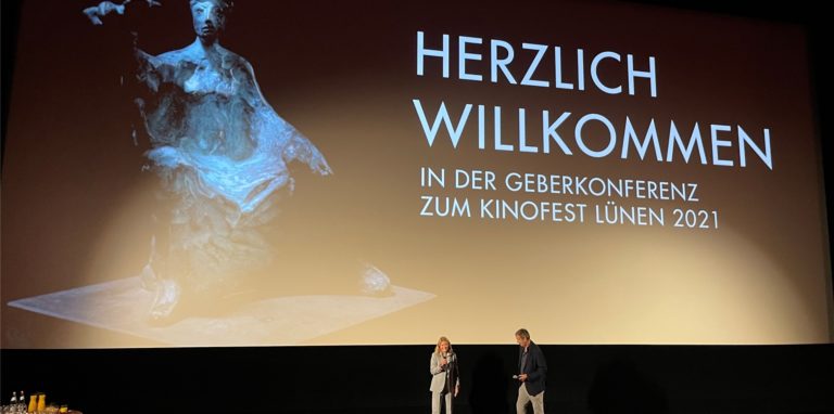 Vorfreude auf das Lüner Kinofest 2021 hat auch der neue Ehrenrat des Kinofests, Mike Wiedemann und Dr. Anke Höwing, bei der Geberkonferenz verbreitet.