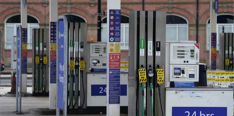 Eine Tankstelle in Sheffield, die wegen Kraftstoffmangel geschlossen ist.