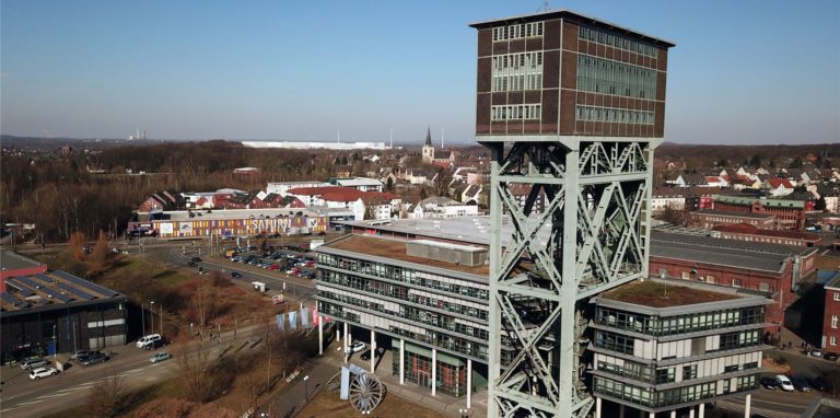 Die Evinger Mitte mit dem Hammerkopfturm