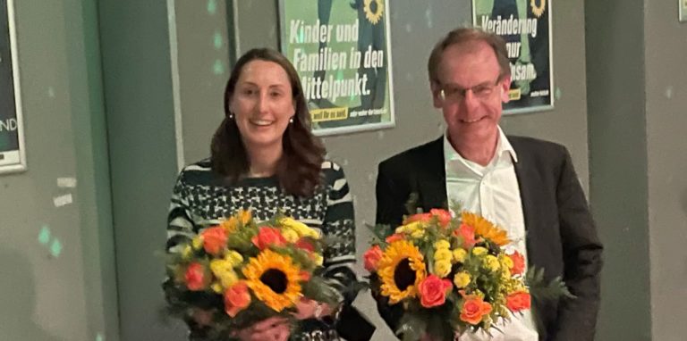 Der grüne Bundestagskandidat und Abgeordnete Markus Kurth, hier mit der zweiten grünen Direktkandidatin Prof. Anke Weber, konnte sich über seine persönlichen Wahlergebnisse und die seiner Partei im Stadtbezirk Innenstadt-West freuen.