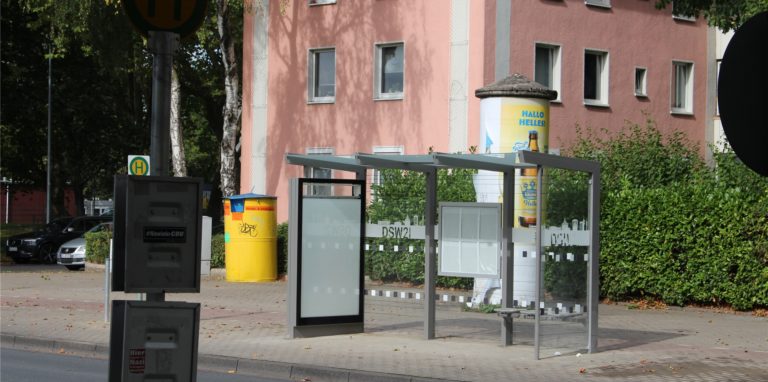 Am Entenpoth in Hörde stehen zwei neue Wartehäuschen, die zu den ersten in Dortmund zählen.