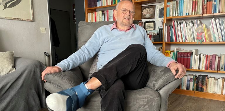 Zwei Jahre lang heilen die Wunden von Diabetiker Joachim Bacher nicht: Diabetologin Alexandra Meyer vom St. Marien Hospital setzt sich für seine Genesung ein.