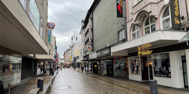 Neuigkeiten vom Ostenhellweg: In der Pizza-Hut-Filiale hat sich etwas getan.