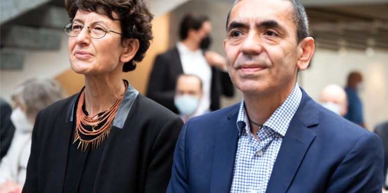 Die Biontech-Gründer Ugur Sahin (r) und Özlem Türeci.