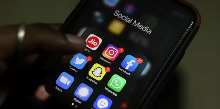 Die Apps von sozialen Netzwerken und Messengerdiensten von oben links: MyJio, Instagram, Facebook, Twitter, Snapchat, WhatsApp, Zoom, Signal, Sticker.ly.
