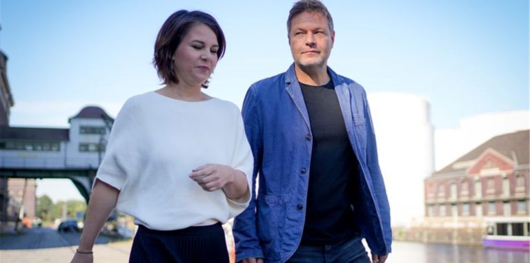 Annalena Baerbock, Bundesvorsitzende von Bündnis 90/Die Grünen, und Robert Habeck, Bundesvorsitzender von Bündnis 90/Die Grünen, wollen mit der SPD und der FDP sondieren.