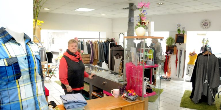 Lichtdurchflutet, großzügig und übersichtlich präsentiert sich das Second-Hand-Geschäft „Retour Moden“ von Andrea Otto nach dem Umzug vom Bahnhof zur Ostenstraße 3.
