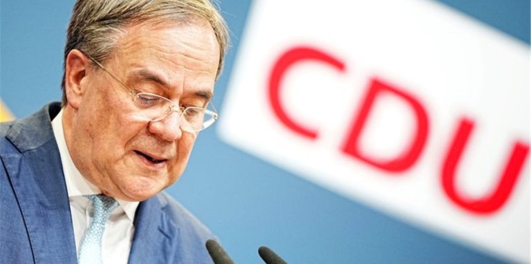 Armin Laschet gibt ein Pressestatement zum Fortgang der Sondierungsgespräche.