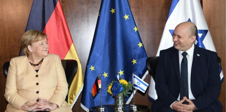 Am Sonntagmorgen traf Merkel Israels Ministerpräsident Naftali Bennett. Anschließend kam sie auch mit dem israelischen Kabinett zusammen.