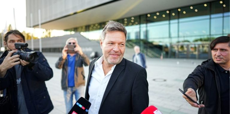 SPD, Grüne und FDP setzen ihre Sondierungen fort.