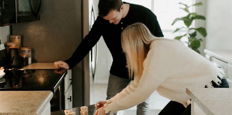 Neben Sex und Liebe suchen Männer mit Ende 20 häufig auch eine Frau, die ein bisschen wie Mutti ist. Diese Erfahrung hat zumindest Anna (29) gemacht (Symbolbild).