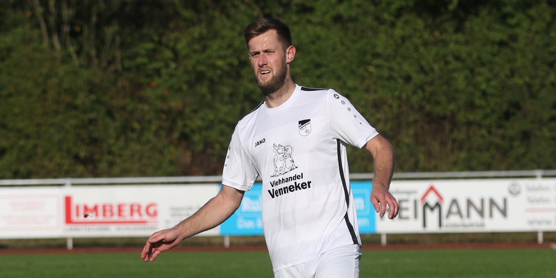 Dennis Seifert und der FC Nordkirchen treten beim VfL Kemminghausen an.