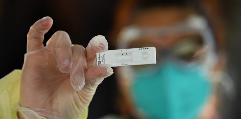 Ein Coronavirus-Schnelltest. (Symbolbild)
